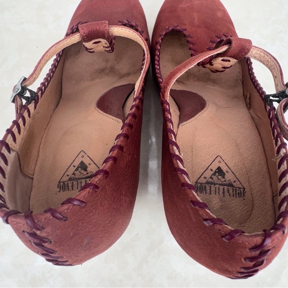 John Fluevog Gertrude Burnt Orange Suede T Strap Heels 9 - Picture 6 of 11